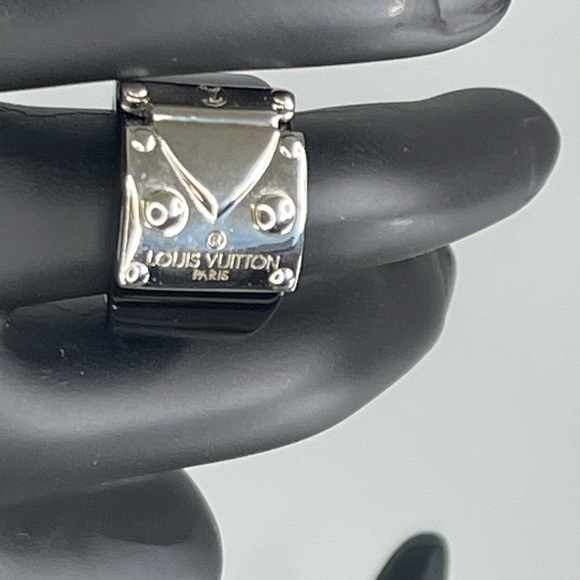 Louis Vuitton Berg Lock Me Silver Tone Ring Size 6 - Picture 8 of 9